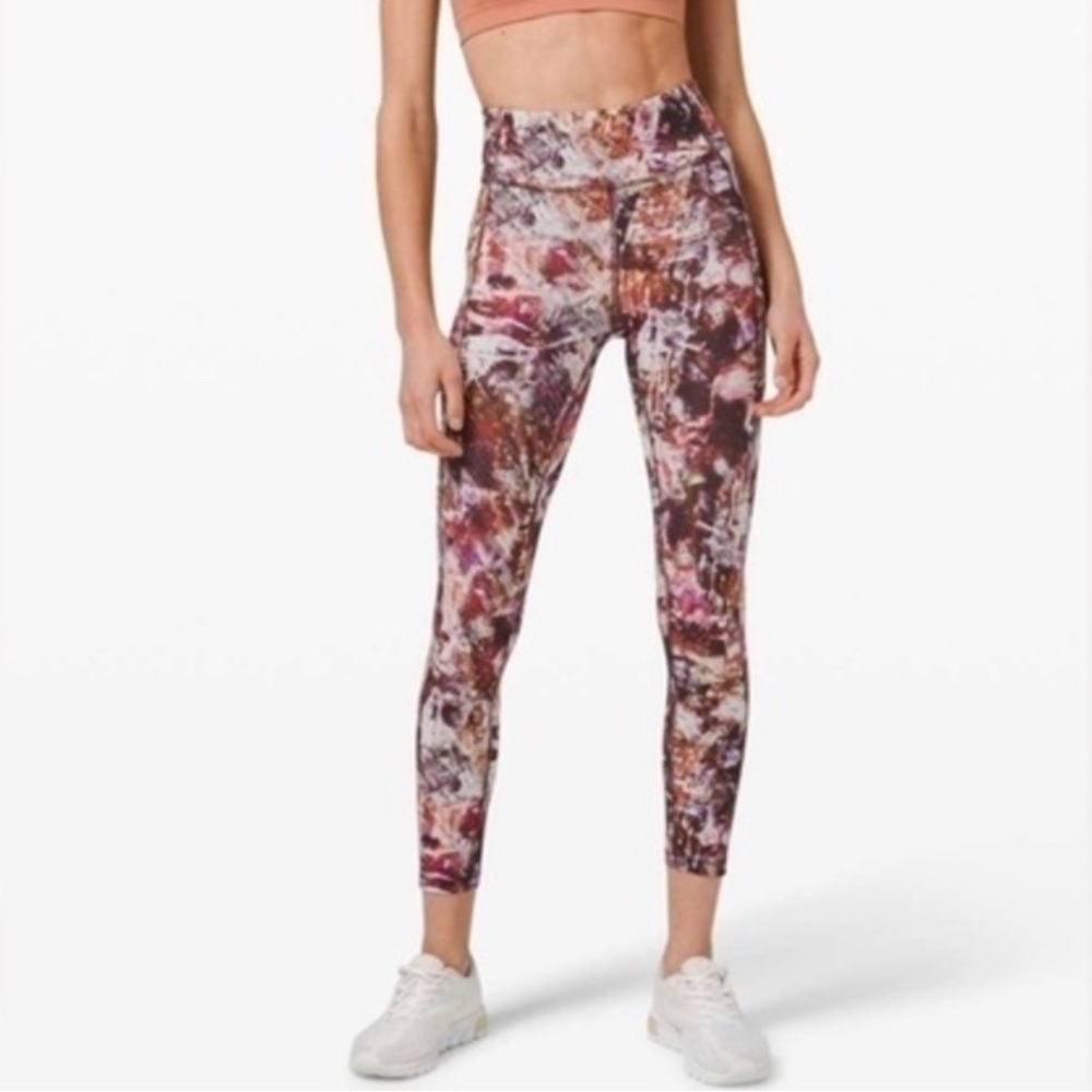 Lululemon Invigorate High Rise 25” SZ  6